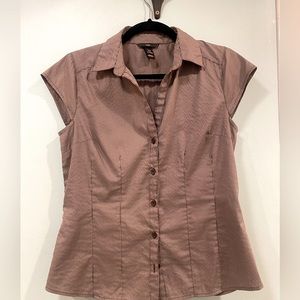 H & M button up short sleeve shirt. Capped sleeves. Size 8. Good condition.